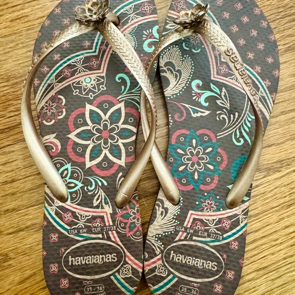 Havaianas Women's Floral Brown and Gold Sandals